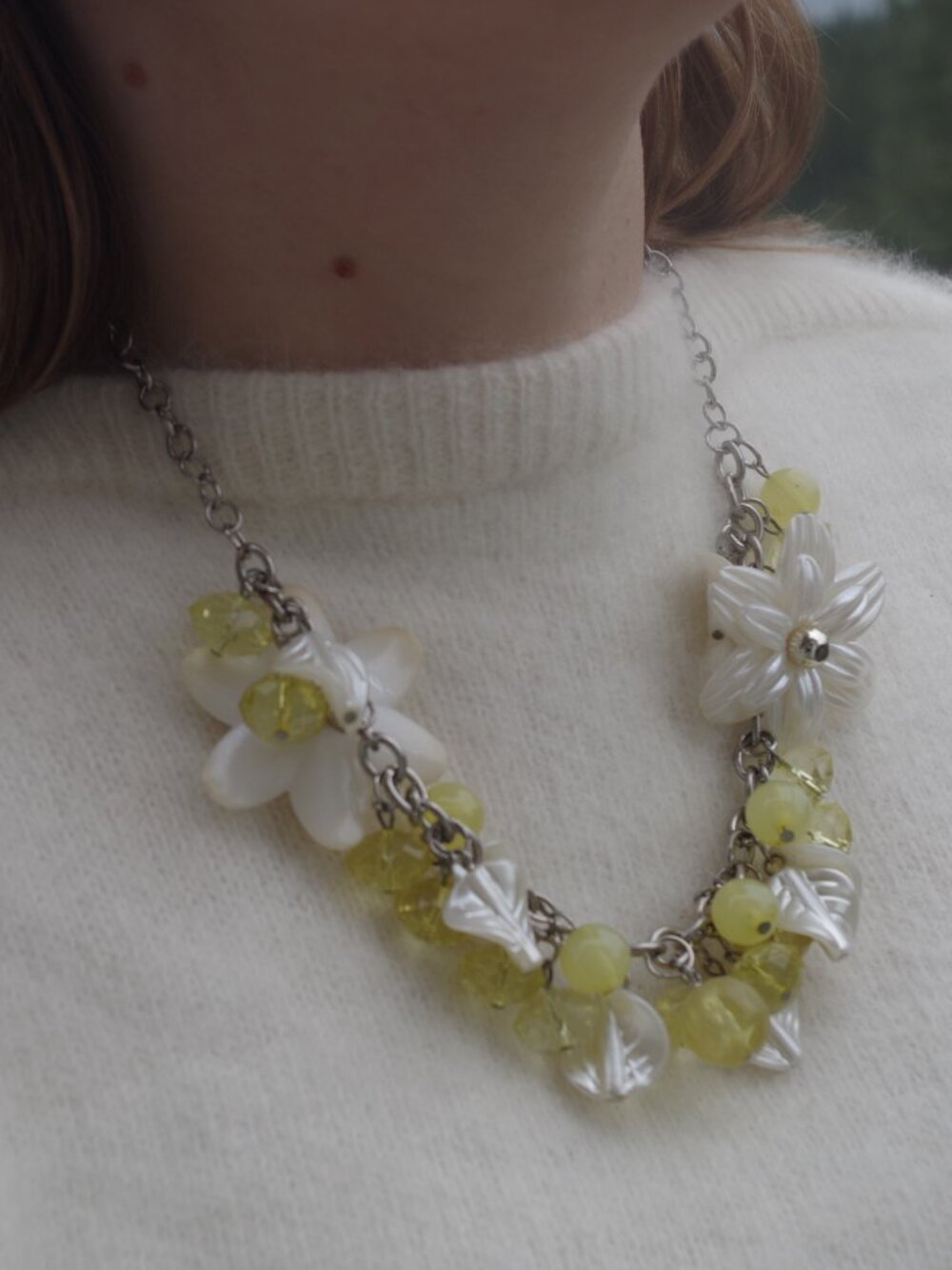 Vintage 80s Lucite Floral & Leaf Beaded Necklace